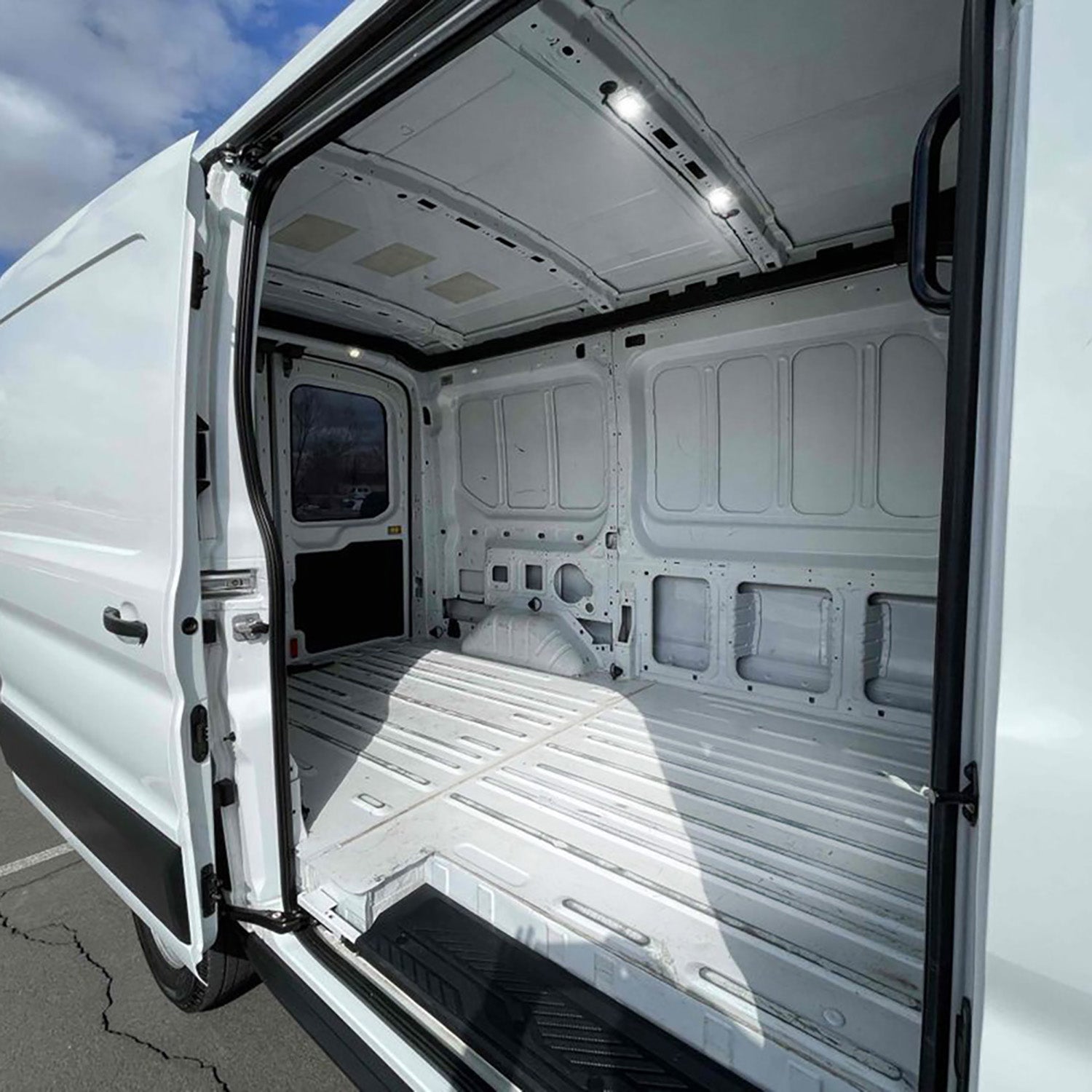 2 Stück Nachrüst-LED-Laderaumbeleuchtung für Ford Transit 150 250 350 usw. ab 2015.