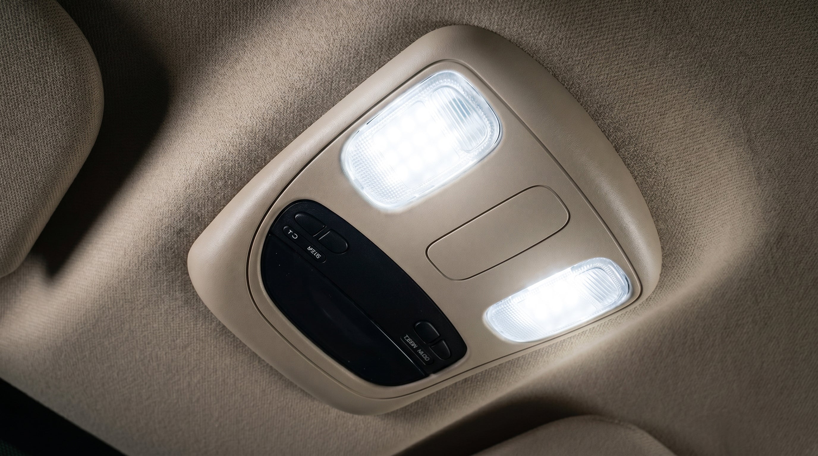 Getönte Linse, doppelte C-förmige LED-Dritte Bremsleuchte für 1995-2015 Toyota Tacoma